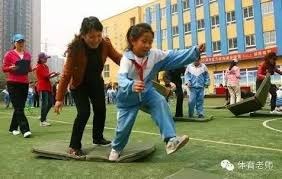 若昂·坎塞洛渴望重返巴塞罗那，但俱乐部面临经济难题。他目前净年薪高达1500万欧元，若回归必须大幅降薪。