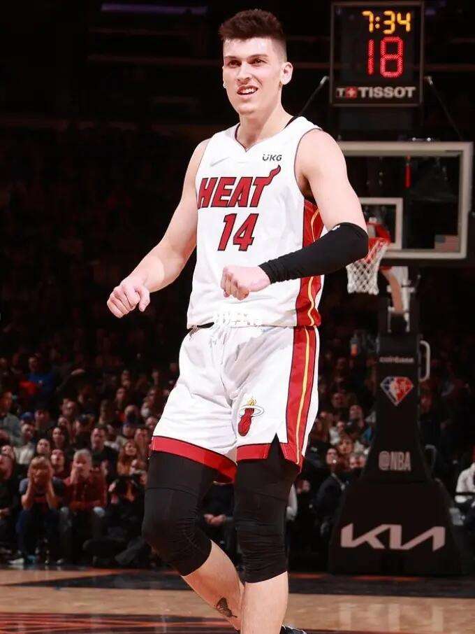 疑是一个 疑是一个