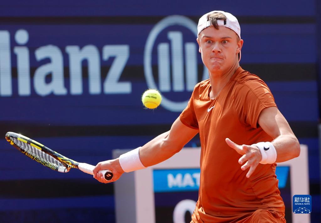 上以更加自 上以更加自